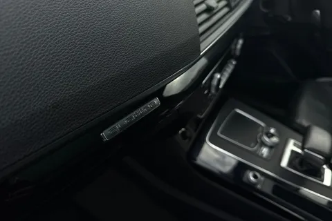 LV20LRO Audi Q5 2.0 TFSIe 50 Black Edition S Tronic quattro Euro 6 (s/s) 5dr 14.1kWh Thumbnail #29