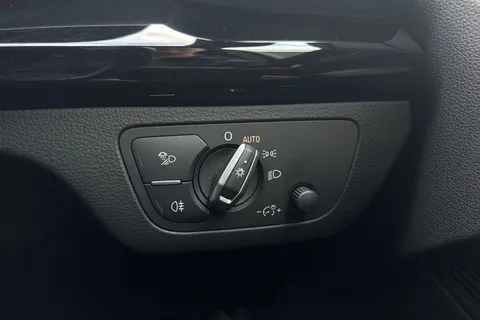 LV20LRO Audi Q5 2.0 TFSIe 50 Black Edition S Tronic quattro Euro 6 (s/s) 5dr 14.1kWh Thumbnail #32