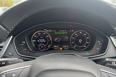 LV20LRO Audi Q5 2.0 TFSIe 50 Black Edition S Tronic quattro Euro 6 (s/s) 5dr 14.1kWh Thumbnail #33