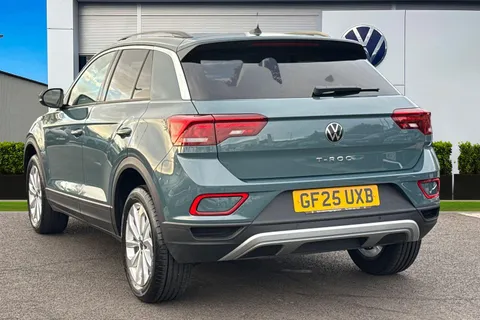 GF25UXB Volkswagen T-Roc 1.5 TSI Match 5dr DSG Thumbnail #3