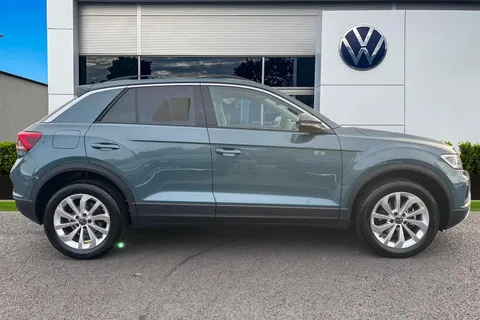 GF25UXB Volkswagen T-Roc 1.5 TSI Match 5dr DSG Thumbnail #4