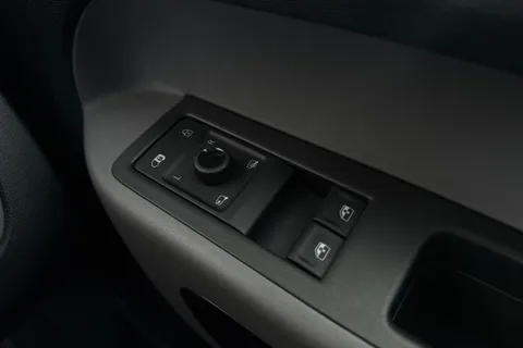 YB74MVV Volkswagen Id. Buzz Cargo 210kW Commerce Plus 79kWh Auto Thumbnail #19