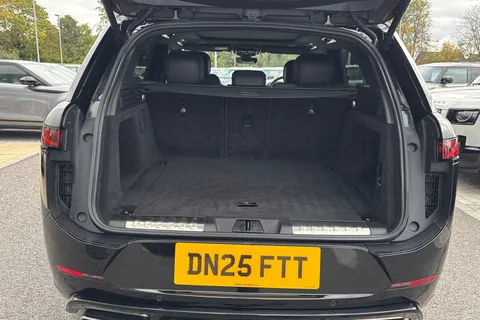 DN25FTT Land Rover Range Rover Sport 3.0 P460e Edition 5dr Thumbnail #11