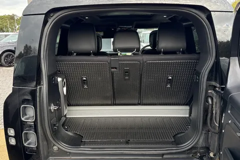 DW23FMK Land Rover Defender 90 3.0 D300 90 X 3dr Thumbnail #11