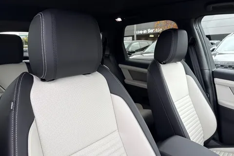 Land Rover Discovery Sport 2.0 D165 MHEV Dynamic SE Auto 4WD Euro 6 (s/s) 5dr Thumbnail #11