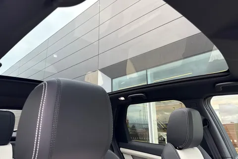 Land Rover Discovery Sport 2.0 D165 MHEV Dynamic SE Auto 4WD Euro 6 (s/s) 5dr Thumbnail #48