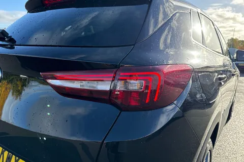 DF69KWX Vauxhall Grandland X 1.5 Turbo D SRi Nav Euro 6 (s/s) 5dr Thumbnail #8