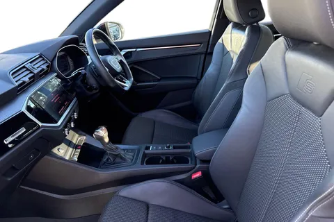 DG72BVF Audi Q3 Black Edition 35 TFSI  150 PS S tronic Thumbnail #17