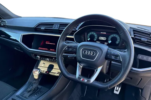 DG72BVF Audi Q3 Black Edition 35 TFSI  150 PS S tronic Thumbnail #19