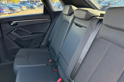 DG72BVF Audi Q3 Black Edition 35 TFSI  150 PS S tronic Thumbnail #20