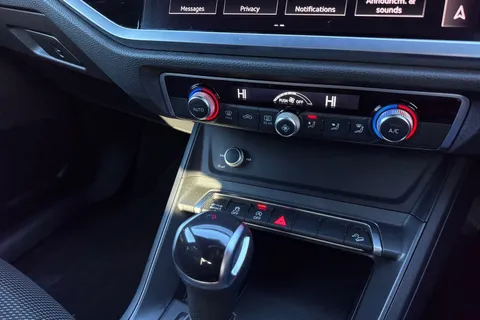 DG72BVF Audi Q3 Black Edition 35 TFSI  150 PS S tronic Thumbnail #44