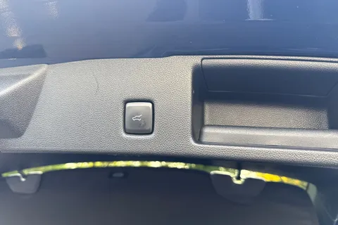 YR22LHL Ford Kuga 2.5 Duratec 14.4kWh ST-Line X Edition CVT Euro 6 (s/s) 5dr Thumbnail #26