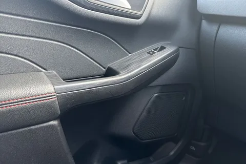 YR22LHL Ford Kuga 2.5 Duratec 14.4kWh ST-Line X Edition CVT Euro 6 (s/s) 5dr Thumbnail #39