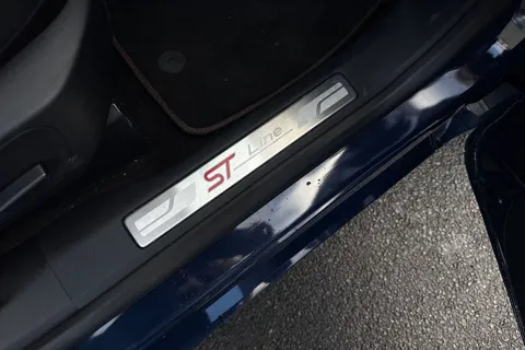 YR22LHL Ford Kuga 2.5 Duratec 14.4kWh ST-Line X Edition CVT Euro 6 (s/s) 5dr Thumbnail #45