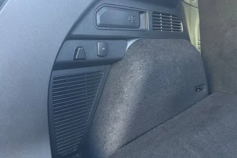 YR22LHL Ford Kuga 2.5 Duratec 14.4kWh ST-Line X Edition CVT Euro 6 (s/s) 5dr Thumbnail #47