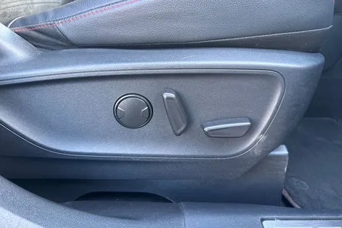 YR22LHL Ford Kuga 2.5 Duratec 14.4kWh ST-Line X Edition CVT Euro 6 (s/s) 5dr Thumbnail #49