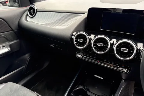 DK21WCP Mercedes-Benz Gla 2.0 GLA220d AMG Line 8G-DCT 4MATIC Euro 6 (s/s) 5dr Thumbnail #21