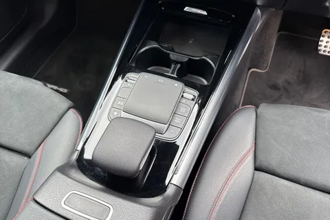 DK21WCP Mercedes-Benz Gla 2.0 GLA220d AMG Line 8G-DCT 4MATIC Euro 6 (s/s) 5dr Thumbnail #24