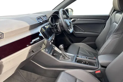 DG24FHV Audi Q3 Black Edition 35 TFSI 150 PS S tronic Thumbnail #16