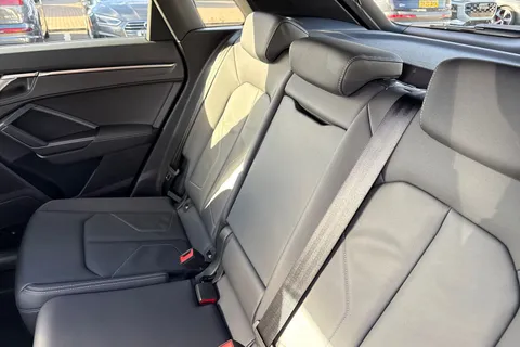 DG24FHV Audi Q3 Black Edition 35 TFSI 150 PS S tronic Thumbnail #20