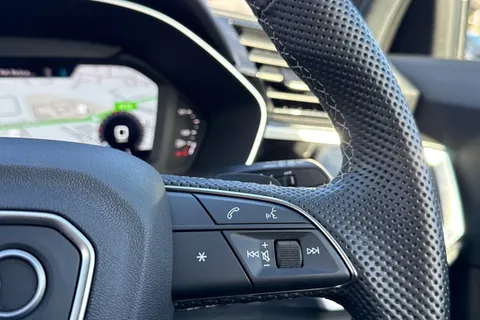 DG24FHV Audi Q3 Black Edition 35 TFSI 150 PS S tronic Thumbnail #26