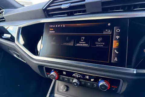 DG24FHV Audi Q3 Black Edition 35 TFSI 150 PS S tronic Thumbnail #38