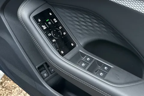 Audi A5 Avant 2.0 e-hybrid 25.9kWh S line S Tronic quattro Euro 6 (s/s) 5dr Thumbnail #30