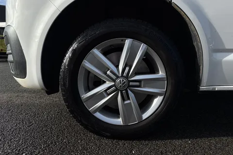 DC24GPE Volkswagen Transporter 2.0 TDI 150 Highline Kombi Van DSG Thumbnail #14