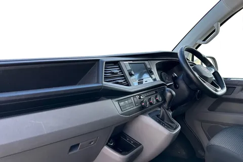 DC24GPE Volkswagen Transporter 2.0 TDI 150 Highline Kombi Van DSG Thumbnail #16
