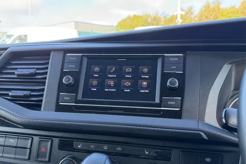 DC24GPE Volkswagen Transporter 2.0 TDI 150 Highline Kombi Van DSG Thumbnail #18