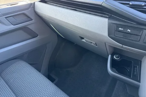 DC24GPE Volkswagen Transporter 2.0 TDI 150 Highline Kombi Van DSG Thumbnail #21