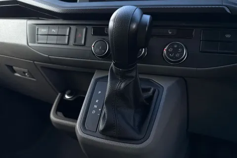 DC24GPE Volkswagen Transporter 2.0 TDI 150 Highline Kombi Van DSG Thumbnail #24