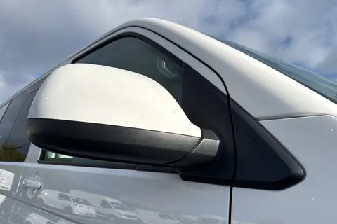 DC24GPE Volkswagen Transporter 2.0 TDI 150 Highline Kombi Van DSG Thumbnail #26