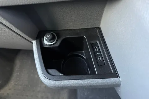 DC24GPE Volkswagen Transporter 2.0 TDI 150 Highline Kombi Van DSG Thumbnail #42