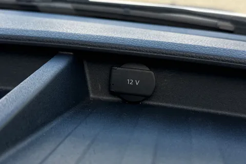 DC24GPE Volkswagen Transporter 2.0 TDI 150 Highline Kombi Van DSG Thumbnail #46