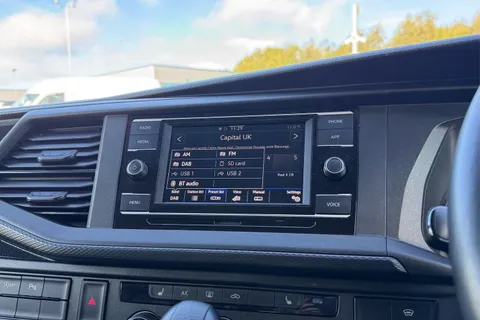 DC24GPE Volkswagen Transporter 2.0 TDI 150 Highline Kombi Van DSG Thumbnail #48