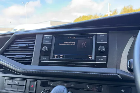 DC24GPE Volkswagen Transporter 2.0 TDI 150 Highline Kombi Van DSG Thumbnail #49