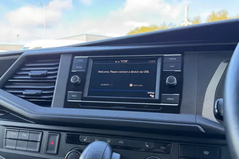 DC24GPE Volkswagen Transporter 2.0 TDI 150 Highline Kombi Van DSG Thumbnail #50