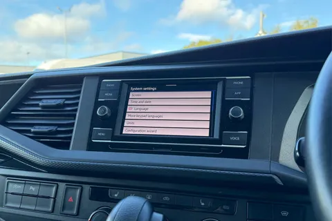 DC24GPE Volkswagen Transporter 2.0 TDI 150 Highline Kombi Van DSG Thumbnail #51