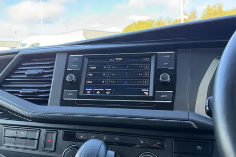 DC24GPE Volkswagen Transporter 2.0 TDI 150 Highline Kombi Van DSG Thumbnail #52