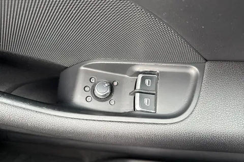 DY16BDF Audi A3 1.6 TDI S line Euro 6 (s/s) 3dr (Nav) Thumbnail #40