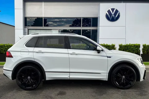 NG17OLX Volkswagen Tiguan 2.0 TDi 150 R-Line 5dr | Heated Seats | Pan Roof Thumbnail #4