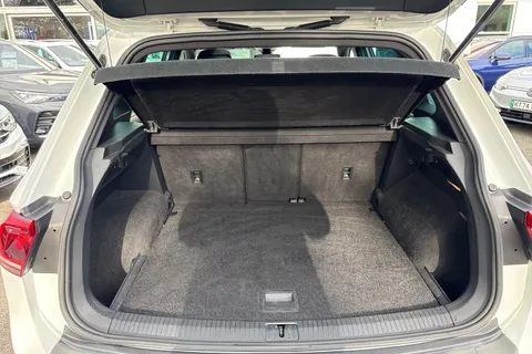 NG17OLX Volkswagen Tiguan 2.0 TDi 150 R-Line 5dr | Heated Seats | Pan Roof Thumbnail #7
