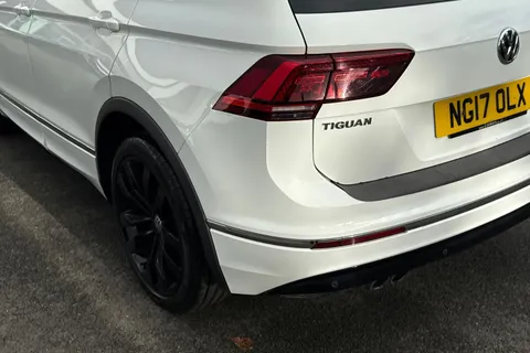 NG17OLX Volkswagen Tiguan 2.0 TDi 150 R-Line 5dr | Heated Seats | Pan Roof Thumbnail #8