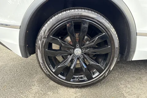 NG17OLX Volkswagen Tiguan 2.0 TDi 150 R-Line 5dr | Heated Seats | Pan Roof Thumbnail #11