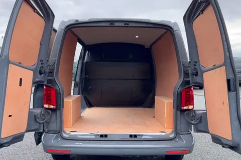 DG74ECW Volkswagen Transporter 2.0 TDI 110 Highline Van Thumbnail #8