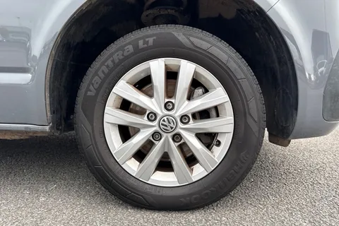 DG74ECW Volkswagen Transporter 2.0 TDI 110 Highline Van Thumbnail #11