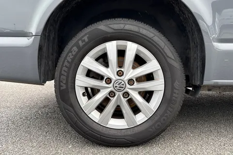 DG74ECW Volkswagen Transporter 2.0 TDI 110 Highline Van Thumbnail #12