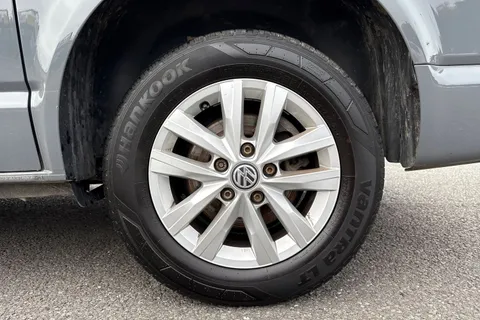 DG74ECW Volkswagen Transporter 2.0 TDI 110 Highline Van Thumbnail #13