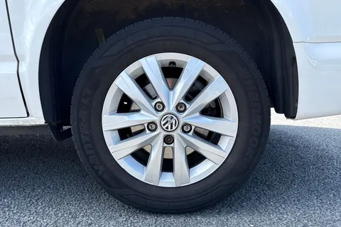 DG74EDK Volkswagen Transporter 2.0 TDI 110 Highline Van Thumbnail #12